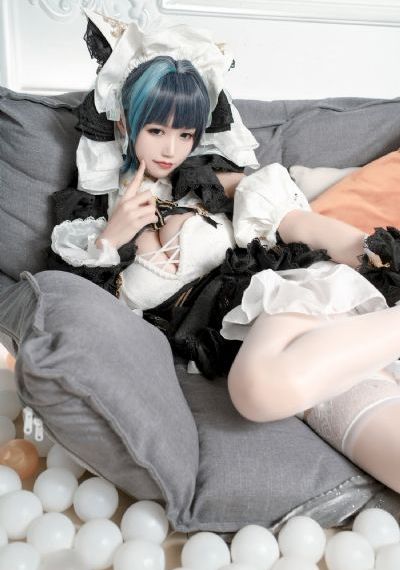 树洞里的熊先生冬眠中