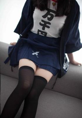 手指伸了进去h