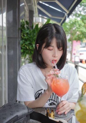 请别相信她免费观看高清章若楠