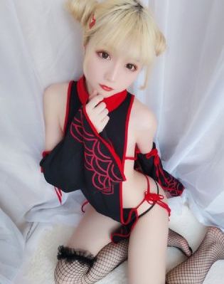 《变成黑皮辣妹后和朋友做了》
